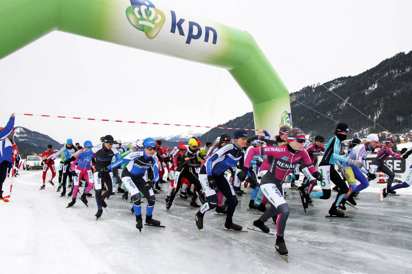 Arches gonflables géantes arche publicitaire gonflable KPN pendant une compétition de patinage  sur glace en Autriche sur la Weissensee X-Treme Creations