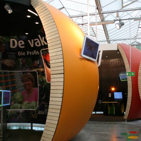 Fairs Inflatables and print as exhibition material inflatable flower root balls, inside view, screen, dye sublimation, Floriade expo Venlo, Cas Standbuilding, House of Taste, tailor made, co-creation X-Treme Creations