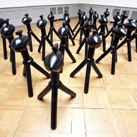 Artistiques L'art et le marketing se retrouvent Des radars de vitesse hermétiques dans un musée suisse par un artiste inconnu X-Treme Creations