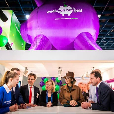 Fairs Inflatables and print as exhibition material Inflatable pig, purple, show, exhibition, trade show, booth, queen Maxima X-Treme Creations