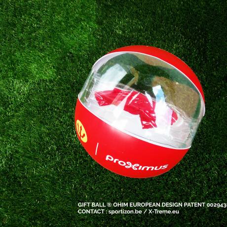 Promotie- en gadgetmateriaal Creëer een blijvende herinnering opblaasbare luchtdichte bal met daarin een Proximus T-shirt van de Rode Duivels om met een draagbaar kanon op het stadionpubliek te schieten door een animator van Sportizon X-Treme Creations