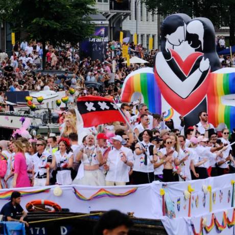 Events Trek de aandacht op een event Opblaasbare figuren ter ere van het 25-jarig bestaan ​​tijdens de botenparade van Pride Amsterdam 2026 X-Treme Creations