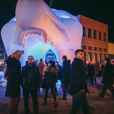 Events Draw attention at a event inflatable polar bear, inflatable entrance, inflatable tunnel, event, docker media, blower driven, Luxemburg,  X-Treme Creations