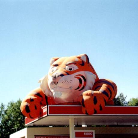 Corporate branding Advertising or promotion for your company inflatable logo Esso, inflatable tiger balloon shape, inflatable character tiger illuminated, inflatable eyecatcher on roof petrol station, corporate logo as inflatable, inflatable tiger, inflatable roofad, save the tiger campaign, Exxon Mobile infla X-Treme Creations