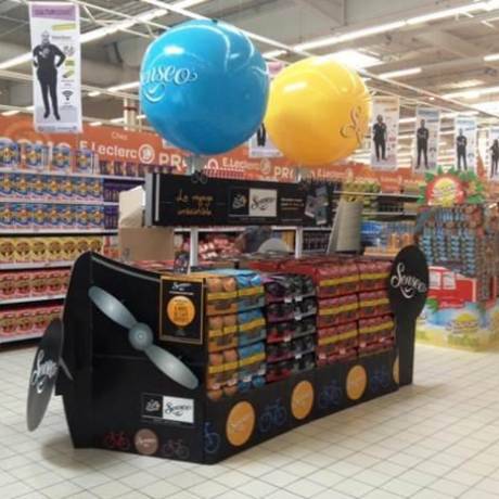 POS/POP Inflatable as point of sale material airtight inflatable spheres Senseo made following the latest Reach norm and installed on cardboard polesnilever, German shop X-Treme Creations