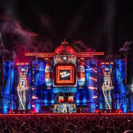 Festivals Inflatable decoratie voor een onvergetelijk festival Opblaasbare raketten als decoratie op het hoofdpodium van de wereldtournee van het I love reggaeton festival, met als volgende stop Madrid X-Treme Creations