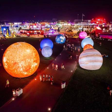 Concepts innovants Si vous pouvez l'imaginer, nous pouvons le créer Galaxie gonflable avec éclairage interne pour le festival Nibiru à Costinești, en Roumanie X-Treme Creations