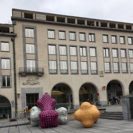 Kunst en design Kunst en marketing vinden elkaar Urban Brussels, Raumlabor, Berlin, opblaasbare beenderen, dubbele laag textiel,  inflatatble benen, inflatable kunst, opblaasbaar design, 3D, luchtdicht opblaasbaar, airtight inflatable,  X-Treme Creations