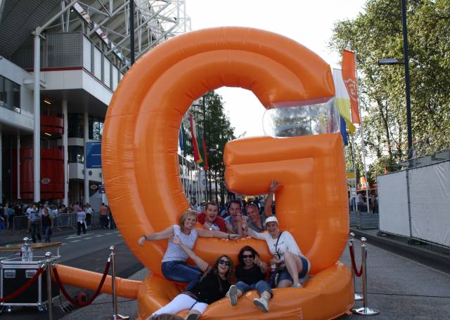 Events Draw attention at a event inflatable letter, inflatable seat, inflatable coach, inflatable G, concert animation, Guus Meeuwis, Netherlands, Limburg, blower driven, inflatable coach, social media group picture, digital marketing X-Treme Creations