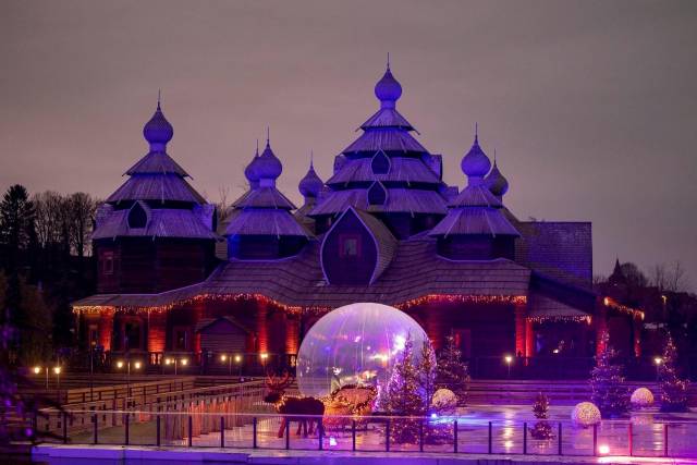 Art and Design Art and marketing come together Rental inflatable snowball on the ice skate circuit of Winter Pairi Daiza zoo X-Treme Creations