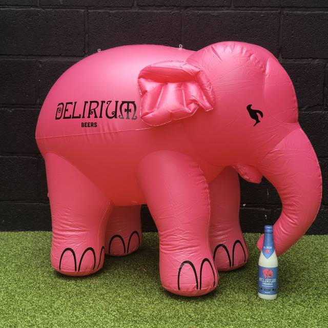 Iconische Roze Olifanten Grenzeloos grote opblaasobjecten Luchtdichte opblaasbare olifant van 100 cm lang bedacht als POS-materiaal met een flesje Delirium-bier X-Treme Creations