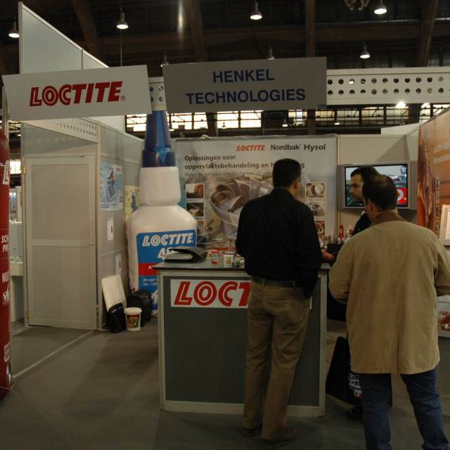 Giant inflatable product enlargements inflatable bottles Loctite glue 3 m high on a dark and small booth of Henkel Technologies X-Treme Creations