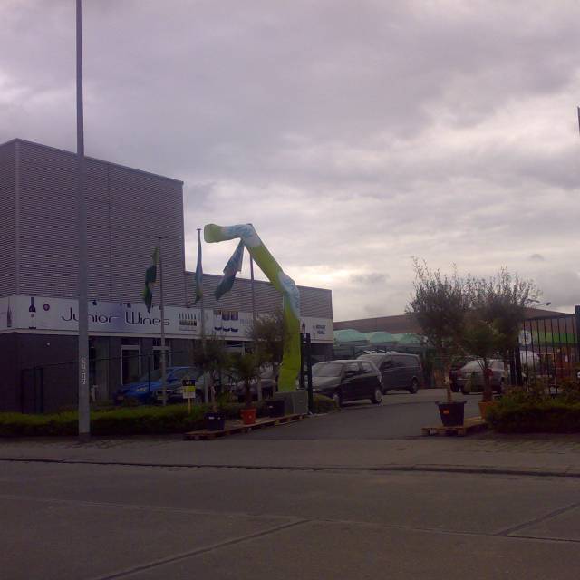 Manche à air publicitaire géante Sky tube gonflable de 6 mètres de haut près de l'entrée du parking de l'Aveve X-Treme Creations