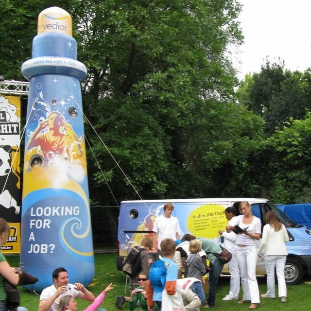 Produit géant gonflable phare gonflable de 6 mètres de haut Vedior Interim lors d'un festival à Anvers X-Treme Creations