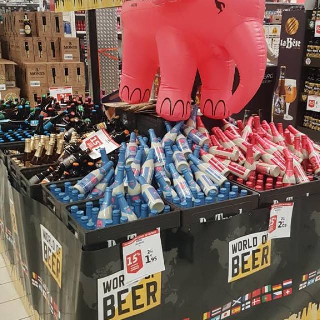 X-Treme Creations Inflatable elephant 100 cm Delirium hanging inside a French supermarket point of sale