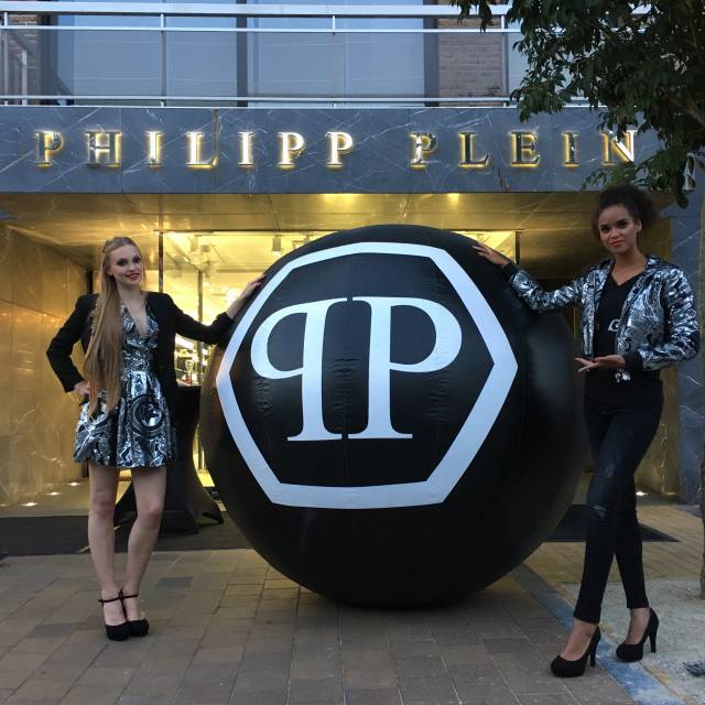 Giant inflatable spheres inflatable pneumatic sphere for the fashion brand Philipp Plein as an airtight rolling  airtigth eye-catcher with models made for the agency Soulsupply X-Treme Creations