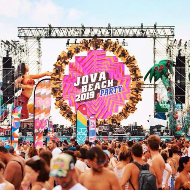 X-Treme Creations Inflatable decor items on mainstage of Jovanotti globally known from the song Ombelico del mundo