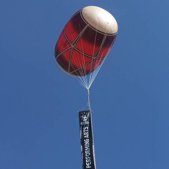 Giant inflatable heliumstructuren  opblaasbare met helium gevulde trommel voor een Spaans muziekfestival in Madrid X-Treme Creations