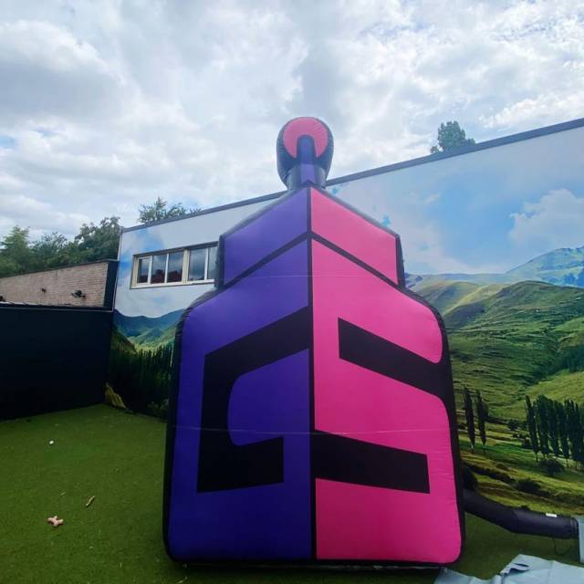 Giant inflatable logo’s opblaasbaar logo GS 5 m hoog test met gladde afwerking aan beide zijden X-Treme Creations