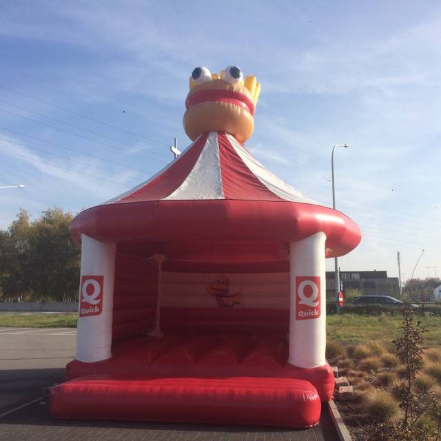 Giant inflatable games inflatable circus bouncer Quick with round roof and 3D Quicko character on top made in large numbers for QSR Belgium X-Treme Creations