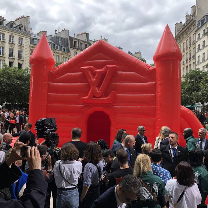 Large inflatable promotional material | X-Treme Creations Louis Vuitton Bouncer #MSS20 Virgil Abloh Events  & Festivals  & Art and Design  & Corporate branding  &  Louis Vuitton La mode en images X-Treme Creations