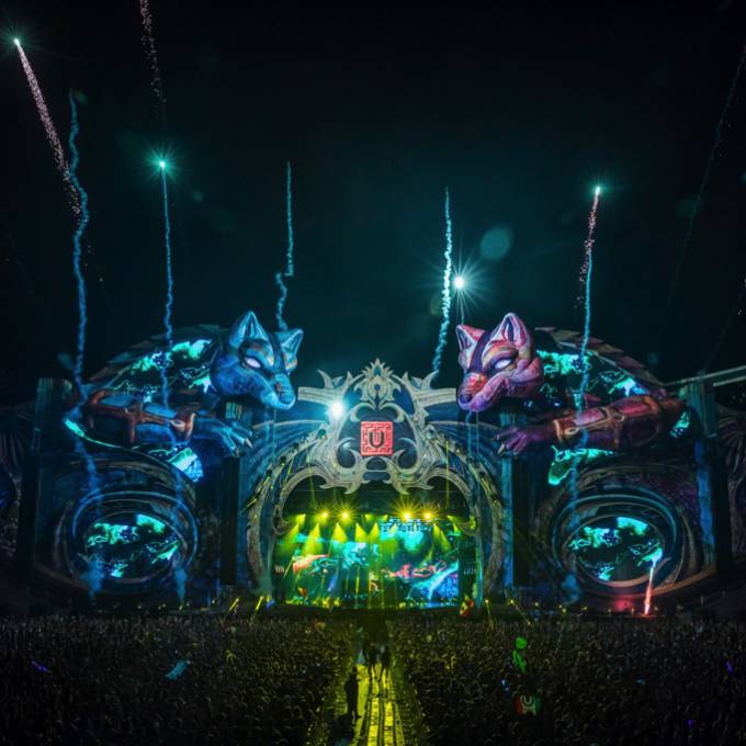 Large inflatable promotional material | X-Treme Creations Enlighted stage of Untold Festival with 2 gigantic 3D inflatable wolves and people dancing Events  & Festivals  &  UNTOLD Festival Leisure Expert Group / 250K X-Treme Creations